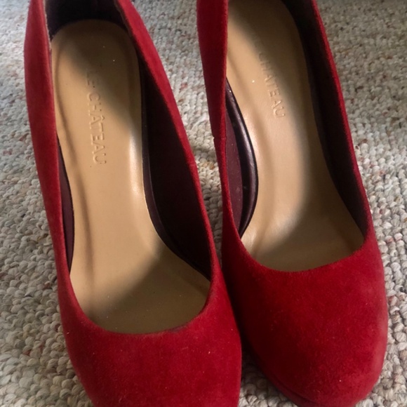 red pumps - Picture 2 of 3